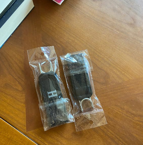 Buenas tardes, maes. ¿El pack x2 viene en color negro? Es que los necesito para bretear y manejar en la presa de la pista.