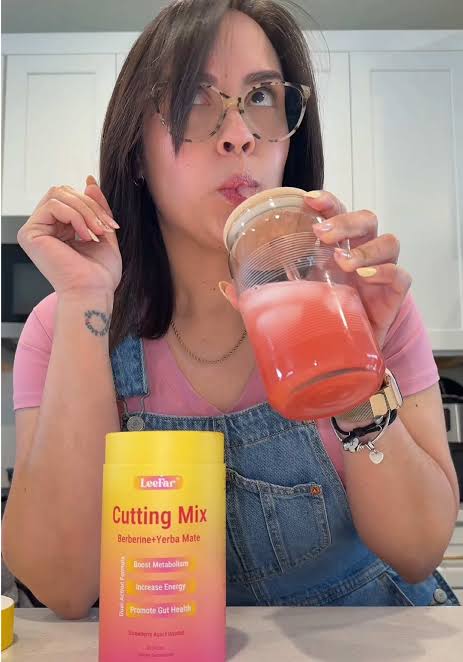 ¡Hola! Llevo 10 días tomando el Cutting Mix de LeeFar en las mañanas antes de entrenar y la energía es brutal. Además el sabor Fresa Açaí es delicioso con hielo 🧊😋