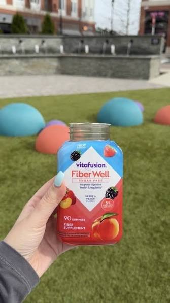 ¡Hola! Llevo dos semanas tomando las gomitas Fiber Well y mi digestión ha mejorado muchísimo, cero inflamación y además saben deliciosas a durazno 🍑