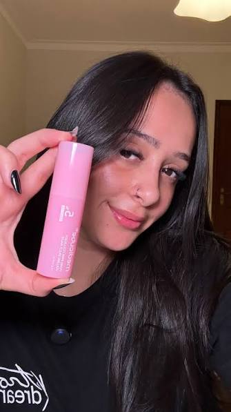 ¡Hola! Tenía que escribirles porque esta barra Medicube PDRN Pink es increíble 😍 Llevo 8 días usándola en cuello y frente y el brillo 'glass skin' es inmediato pero sin dejar la cara pegajosa. ¿Tienen disponible otra para pedirle a mi hermana?