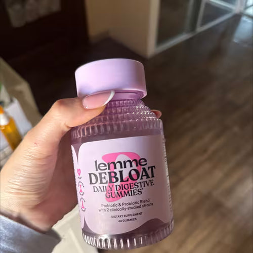 ¡Hola chicas! Paso a decirles que Lemme Debloat es una maravilla. Siempre terminaba el almuerzo infladísima en la oficina y desde el tercer día ando el abdomen super plano 😍
